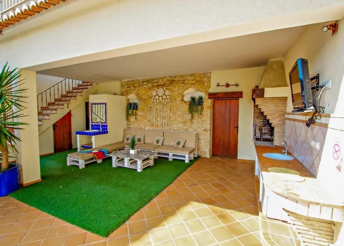 May-10 - Modern, Well-Equipped Villa With Private Pool In Benissa